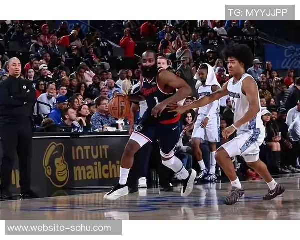 快船与灰熊激战正酣球迷期待精彩对决与精彩瞬间